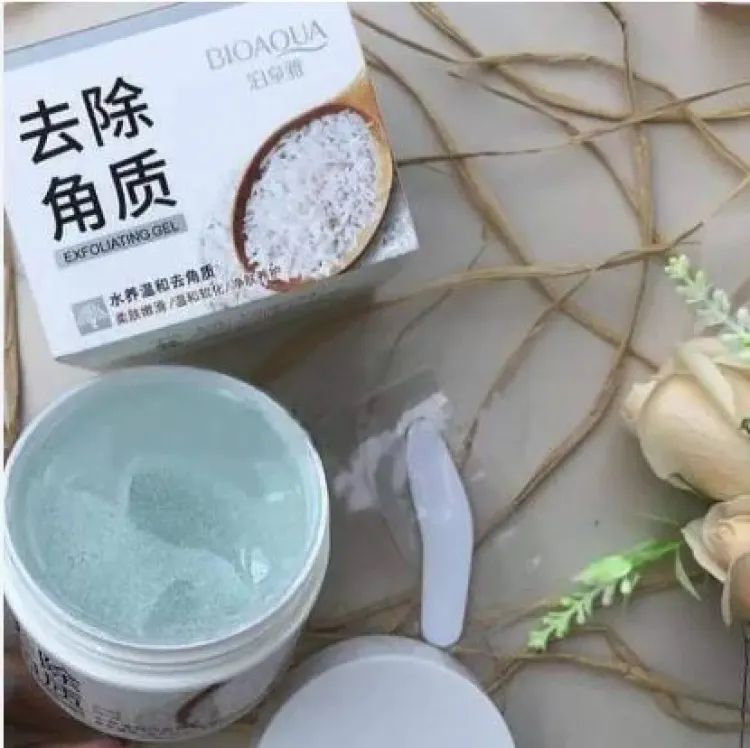 Close-up of rice gel cleanser texture and consistency